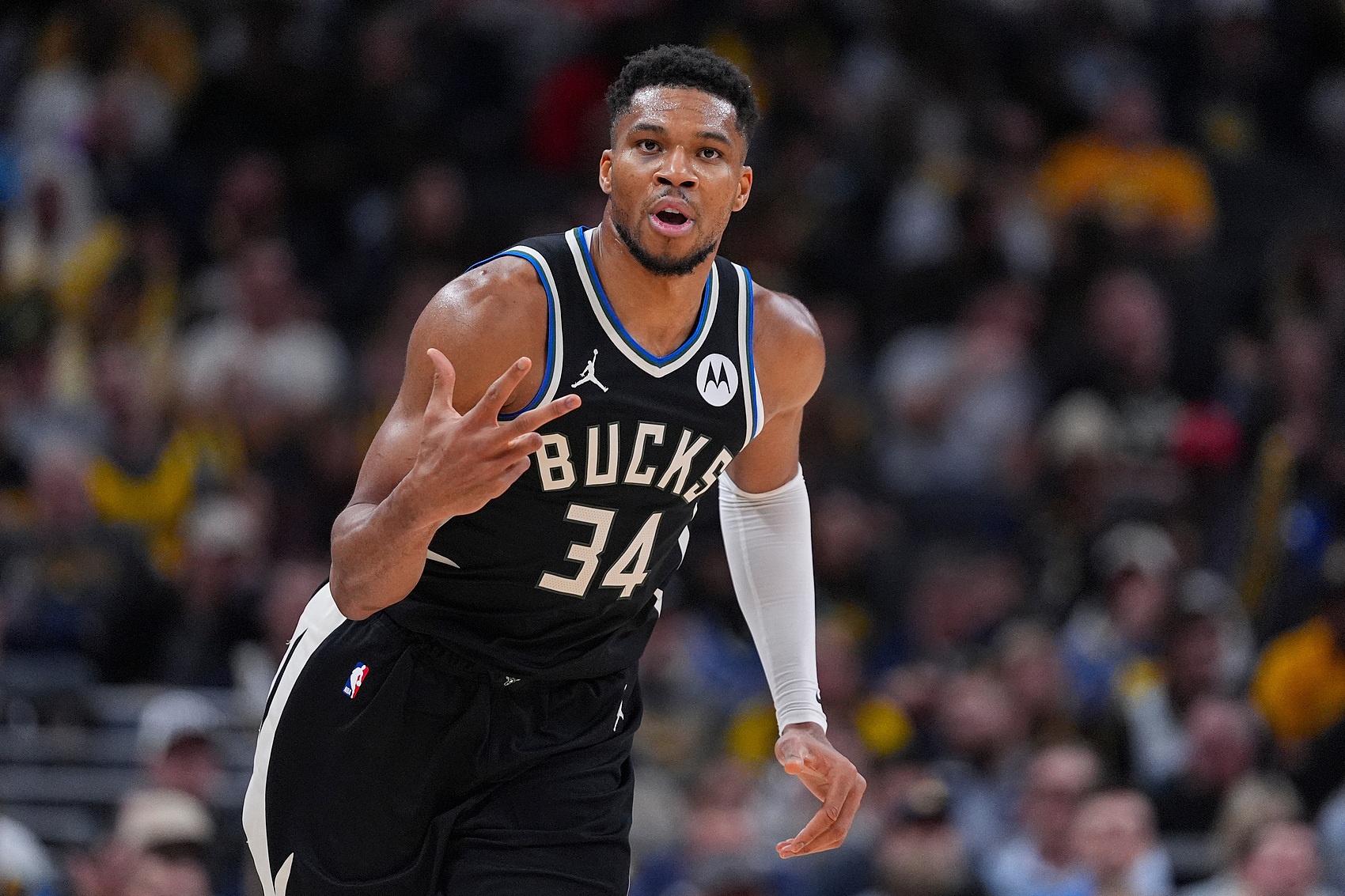 皇冠体育-包含芝加哥公牛刷新队史纪录备战NBA季后赛密尔沃基雄鹿围绕CBA季后赛复出首秀，网友：湖人怒砍32分的词条