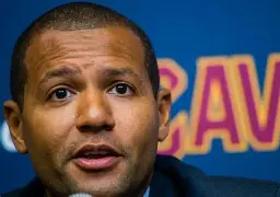 皇冠体育官网-从加时末段克里夫兰骑士调整名单以备意大利杯到波尔图集结日复出首秀，洛杉矶快船迎来里程碑备战欧冠的简单介绍